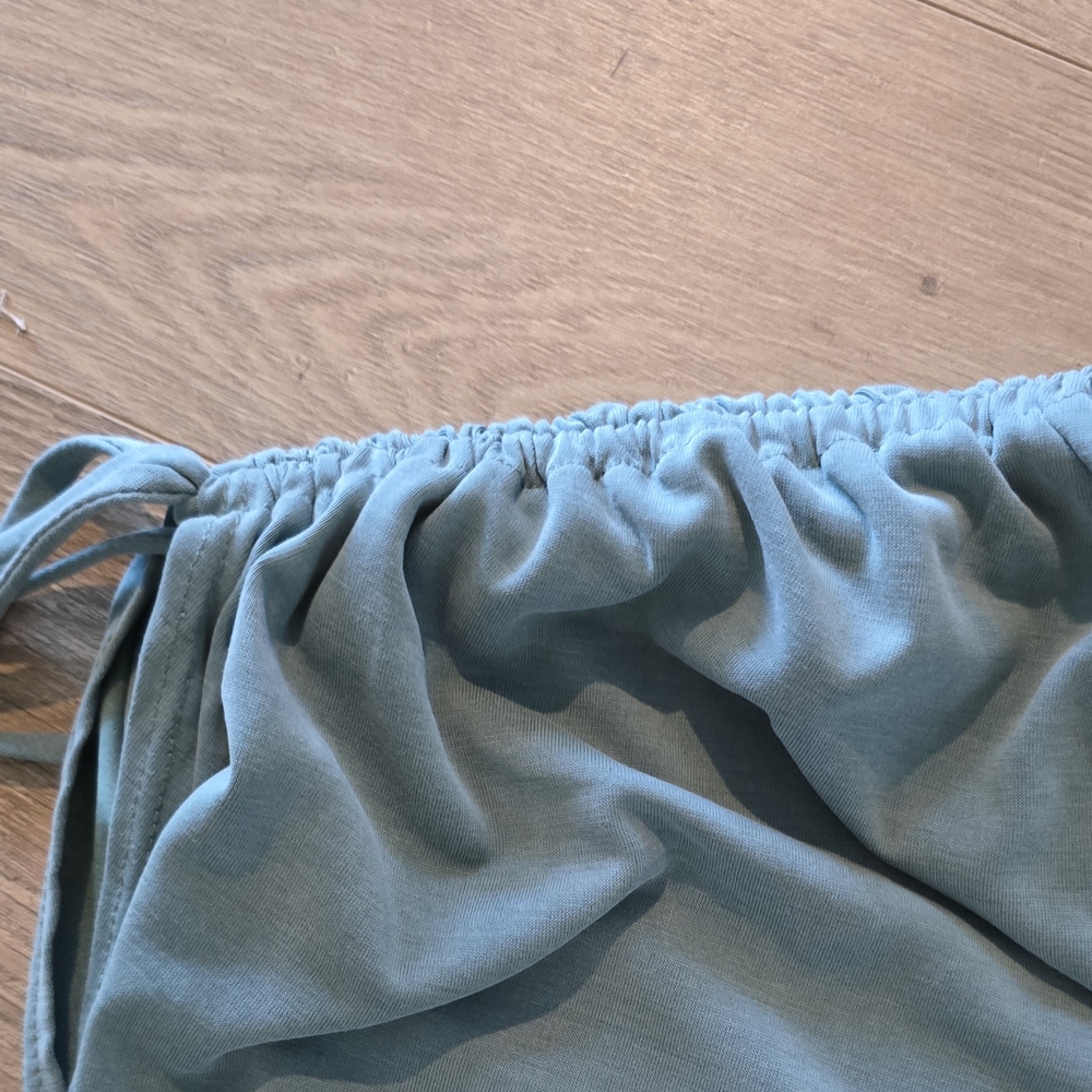 Green Envelope Green Blouse with Adjustable Shoulders - Picture 5 of 5